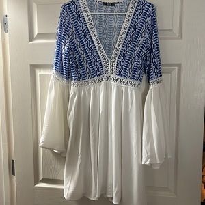 Long-sleeve flowy, summer dress